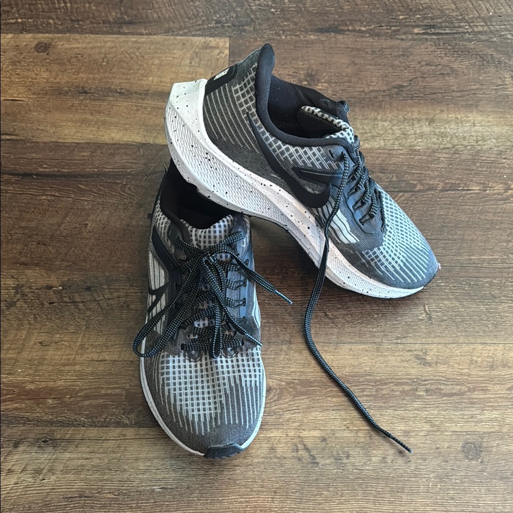 Nike Black and Gray Women's Running Shoes